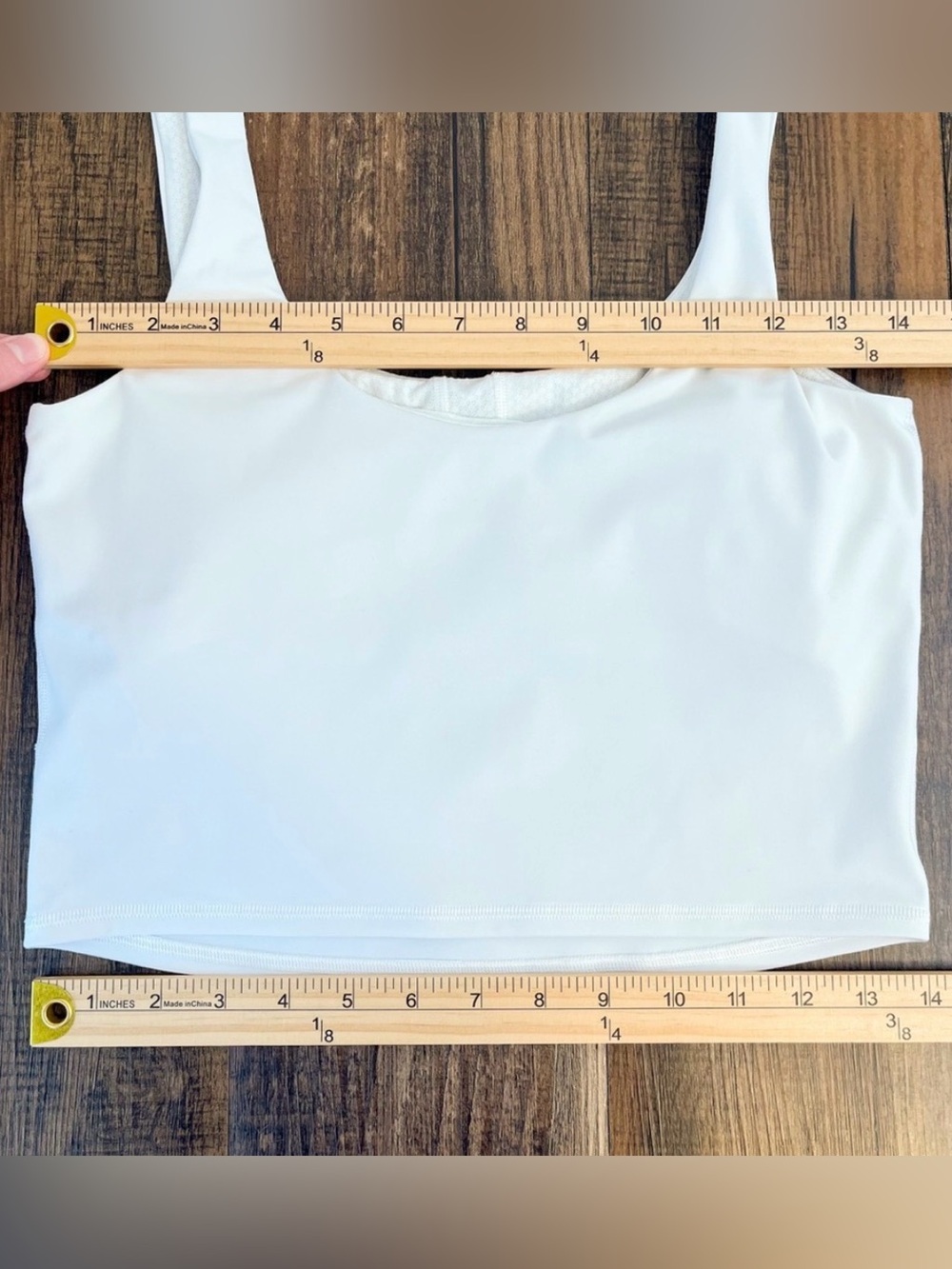 Vuori Daily Crop Tank Scoop Neck Bra Top Athleisure Size Medium White - Picture 3 of 5